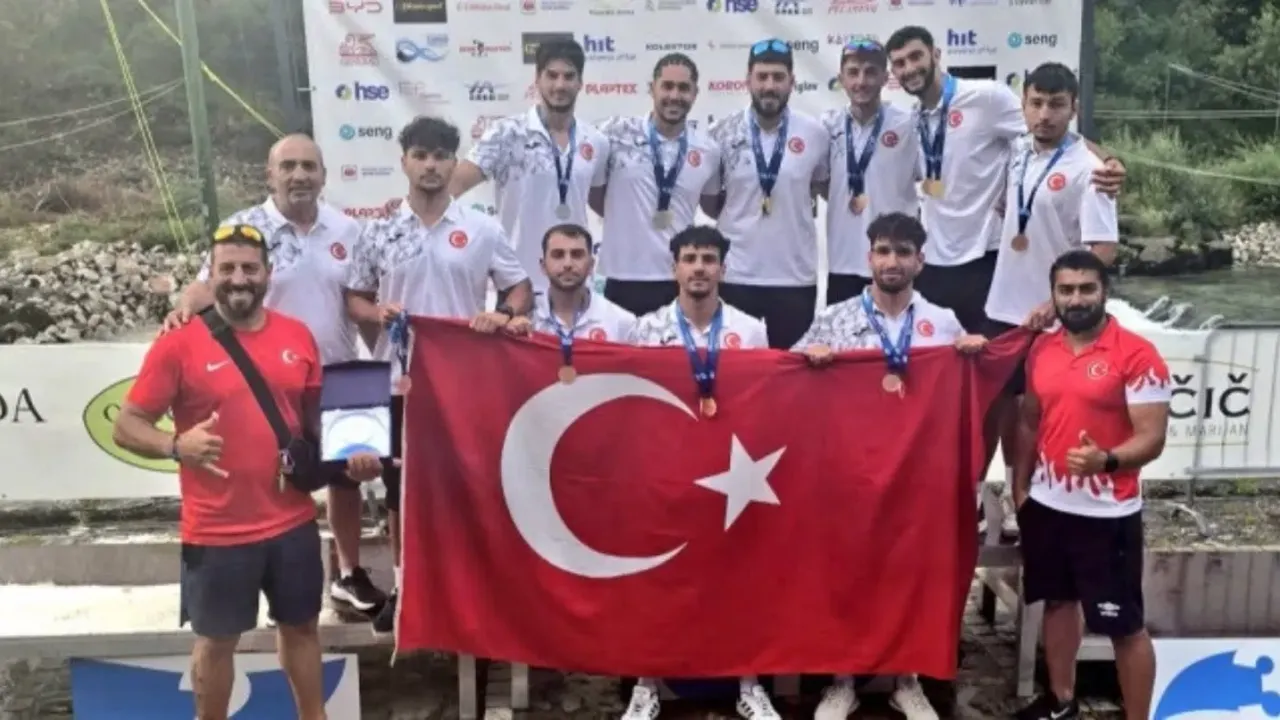 Türkiye, Dünya Rafting Şampiyonası'nda 23 Yaş Altı Kategorisinde Şampiyon Oldu!