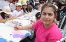 Rize'de feretiko bezinden üretilen çantaları çocuklar renklendirdi