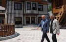 Kültür Eski Bakan Yardımcısı Ahmet Misbah Demircan, Rize Kültür ve Sanat Merkezi'nde İncelemelerde Bulundu