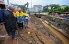 Vali Baydaş İyidere’de Afette Tıkanan Menfezleri İnceledi