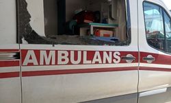 Tokat'ta ihbara giden ambulansın camı kırıldı