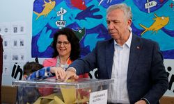 Mansur Yavaş, eşi Nursen Yavaş ile birlikte oy kullandı