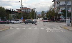 Çorum'da bir vatandaş, arazisinden geçen yolu mahkeme kararıyla ulaşıma kapattı