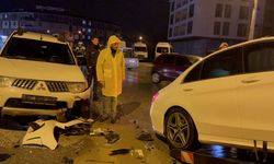 Düzce'de pikap ile otomobilin çarpıştığı kazada 5 kişi yaralandı