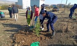 Milli Ağaçlandırma Günü'nde Yeşilyurt'ta 111 fidan dikildi