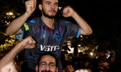 Trabzonsporlu taraftarlar Fenerbahçe galibiyetini kutladı