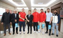 Başarılı sporculardan Rektör Yılmaz'a ziyaret