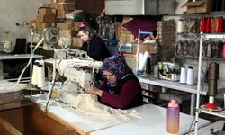 İstanbul'dan köye taşıdıkları atölyede kadınlara da iş imkanı sağlıyorlar