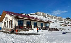 Keltepe Kayak Merkezi'nde kar kalınlığı 60 santimetreye ulaştı
