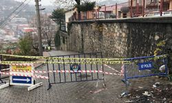 Zonguldak'ta heyelanda bir bölümü çöken yol trafiğe kapatıldı