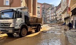 Arhavi'de sel ve heyelan riski nedeniyle 5 bina boşaltıldı