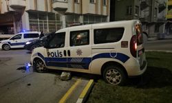Çorum’da şüpheli aracı kovalayan polis ekibi kaza yaptı