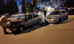 Karabük'te iki otomobilin çarpıştığı kazada 2 kişi yaralandı