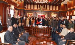 Çat Belediye Başkanı Melik Yaşar'a Personelinden Doğum Günü Sürprizi