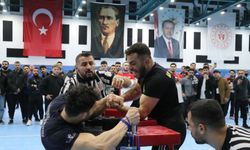 Samsun'da Bilek Güreşi Şampiyonası Heyecanı Devam Ediyor