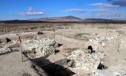 Amasya'daki Oluz Höyük kazılarında Pers ve Medlere ait bıçaklar bulundu