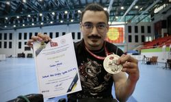 Bilek güreşi şampiyonu serebral palsili Cankat Ergin hedef yükseltti: