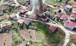 Çorum'da bir köyde çıkan yangında 6 evde hasar oluştu
