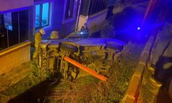 Karabük'te sitenin bahçesine düşen araçtaki 3 kişi yaralandı