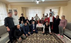 Meddah ekibi özel gereksinimli Nurcan'ın doğum gününü gösteriyle kutladı