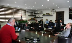 CHP Artvin Merkez İlçe Başkanı Olgun Gümrükçü ve Yönetimi, Belediye Başkanı Bilgehan Erdem'i Ziyaret Etti