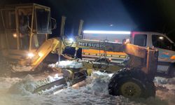 Bayburt'ta kar nedeniyle dağ yolunda mahsur kalan 4 turist kurtarıldı