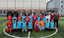 Of'ta ilkokullar arası futbol turnuvası düzenlendi