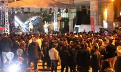 Artvin'de 19 Mayıs Coşkusu: Gençlik Konseri Cesur Demir'in Performansıyla Taçlandı