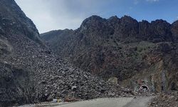 Artvin-Erzurum kara yolu heyelan nedeniyle ulaşıma kapandı