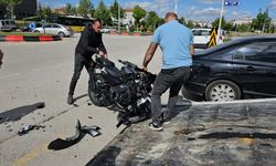 Çorum'da otomobille çarpışan motosikletin sürücüsü yaralandı