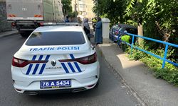 Karabük'te korkuluklara çarpan otomobilin sürücüsü kazadan yara almadan kurtuldu