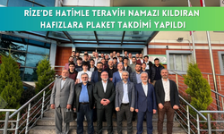 Rize’de Hatimle Teravih Kıldıran Hafızlara Plaket Verildi