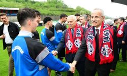 Ulaştırma ve Altyapı Bakanı Abdulkadir Uraloğlu ve Vali Aziz Yıldırım 1461 Trabzon Futbol Kulübünü Ziyaret Etti