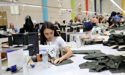 Küçük yaşta işçi olarak girdiği tekstil sektöründe kardeşleriyle fabrika sahibi oldu