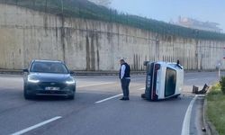 Bartın'da elektrik direğine çarpan otomobilin sürücüsü yaralandı