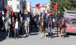 İstiklal Yolu'nu at sırtında geçtiler