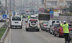 Boyabat'ta trafikte fermuar sistemiyle yaşama yol verilmesi uygulaması yapıldı