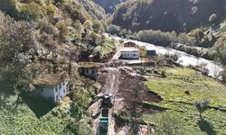 Rize’de Heyelan Nedeniyle Kapanan Köy Yolları, Makineli Çalışmalarla Yeniden Açıldı