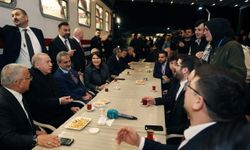 Cumhurbaşkanı Erdoğan, vatandaşlarla sohbet etti, çay içti