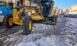 Bayburt Belediyesi Ara Sokaklarda Buz Temizliği Çalışmalarını Sürdürüyor