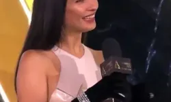 Tuba Büyüküstün Joy Awards Töreni'nde Arapça konuştu! Zarafetiyle ve tarzıyla geceye damga vurdu