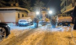 Başkan Kaya, dün gece karla mücadele çalışmalarını denetledi