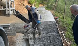 İkizdere Belediyesi, kış hasarlarını onarıyor: Mahalle yolları betonla yenileniyor!