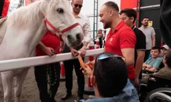 Atlar ile çocuklar arasında gönül köprüsü kuruldu