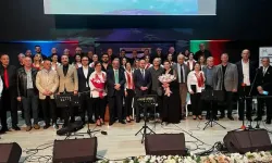 Hopa’da Türk Halk Müziği Rüzgârı Esti Yıl Sonu Konseri Büyük Beğeni Topladı