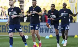 Kadıköy'de herkes ıslıklandı bir isim alkış aldı!