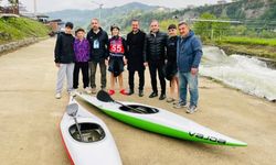 Artvin Gençlik ve Spor İl Müdürlüğü, Rize’deki Kano Slalom Yarışmasında Başarıyı Kutladı