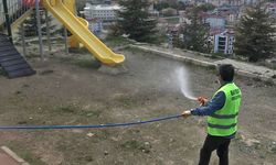Bayburt Belediyesi'nden Çocuk Parkları ve Yeşil Alanlara Kapsamlı İlaçlama
