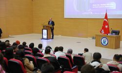 Bayburt’ta Prof. Dr. Vedat Bilgin’den Türk Modernleşmesi Üzerine Konferans