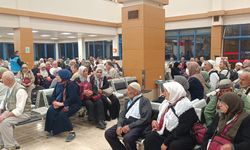 Trabzon’un Üçüncü Hac Kafilesi Gözyaşları ve Tekbirlerle Yola Çıktı